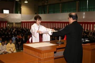 【本郷キャンパス】卒業証書・修了証書授与式が挙行されました