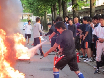 本郷キャンパス学生寮（仰学寮）で防火訓練を行いました