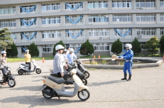 交通安全講習会を開催しました