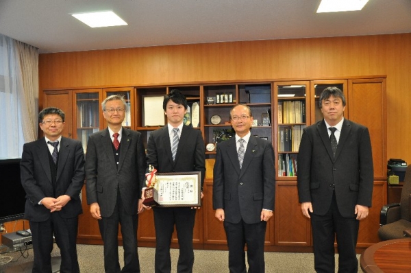 専攻科武田健太郎君が学生論文「ものづくりinとやま」において最優秀賞を受賞しました