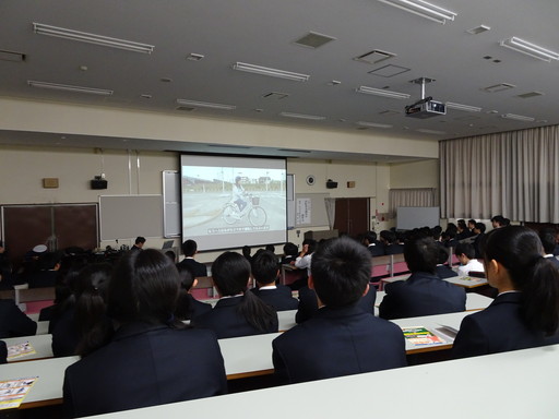 自転車交通安全講習会を開催しました。（本郷キャンパス）