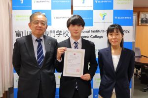 日本化学会近畿支部 2021年度北陸地区研究発表会において優秀ポスター賞を受賞しました。