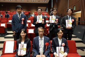 令和4年度富山第一銀行奨学財団「研究成果発表会」にて本校教員が研究発表を行いました。