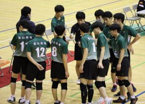 男子バレーボール部が北信越高等学校新人大会への出場権を獲得しました。
