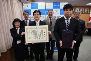 令和４年度国立高等専門学校職員表彰において、富山高専化学系技術職員チームが若手奨励賞（技術職員部門）を受賞しました。