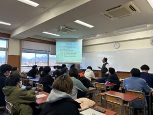 応用物理学会半導体分野将来基金による半導体関連の出前授業を開催しました。